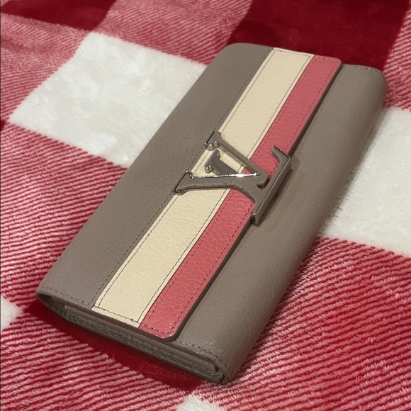 * Final Price Drop * 💰 Louis Vuitton Taupe, Cream, and Pink Leather Wallet - Picture 16 of 16